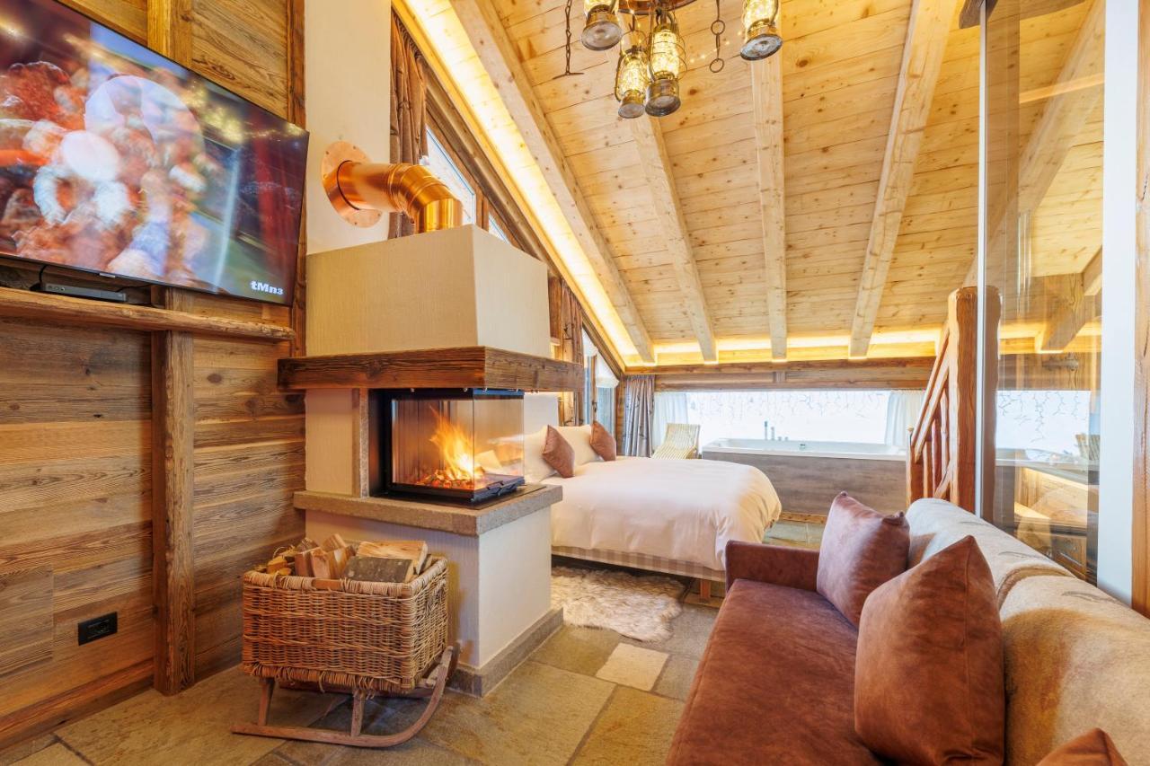 Park Chalet Village Livigno Bagian luar foto