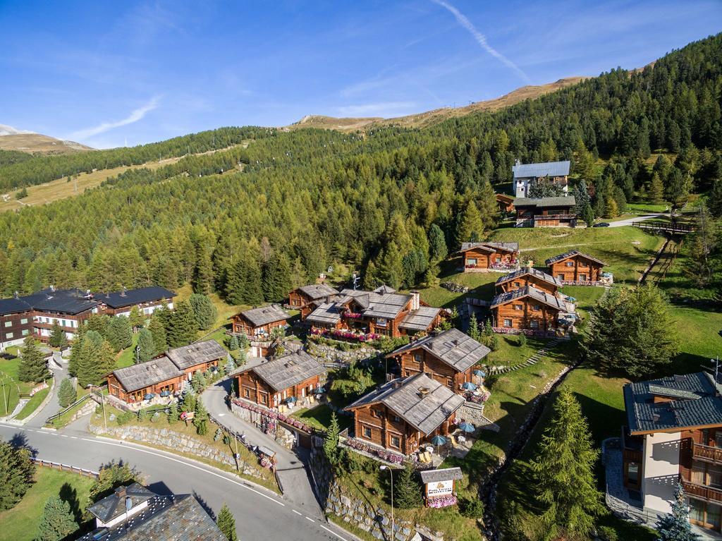 Park Chalet Village Livigno Bagian luar foto