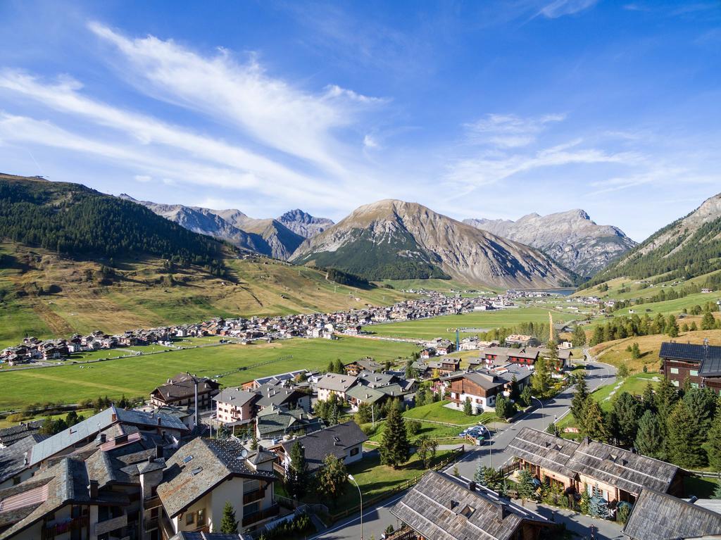 Park Chalet Village Livigno Bagian luar foto