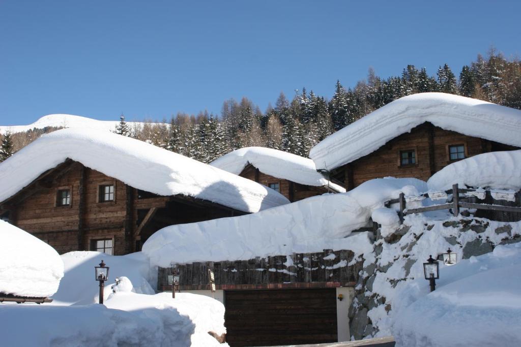 Park Chalet Village Livigno Bagian luar foto