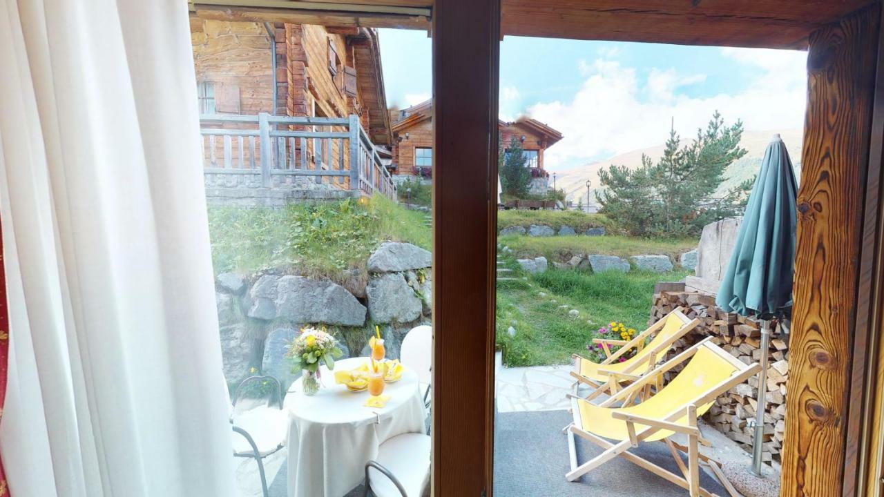Park Chalet Village Livigno Bagian luar foto