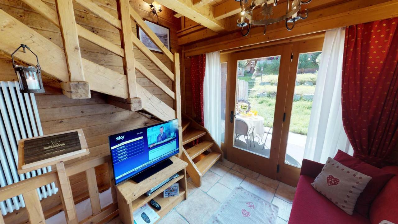 Park Chalet Village Livigno Bagian luar foto