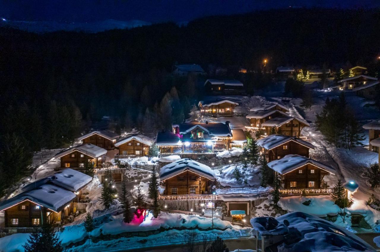 Park Chalet Village Livigno Bagian luar foto