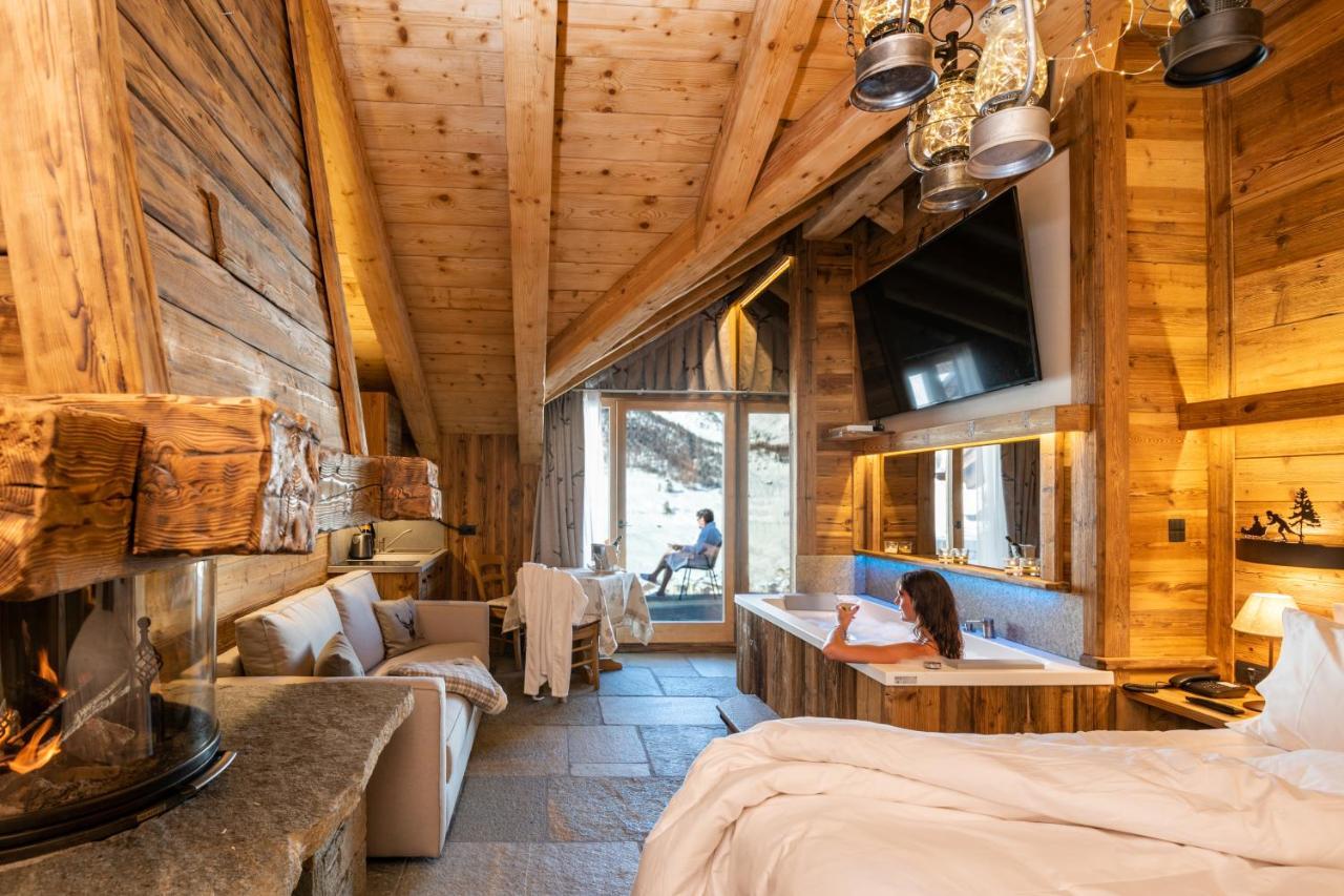 Park Chalet Village Livigno Bagian luar foto